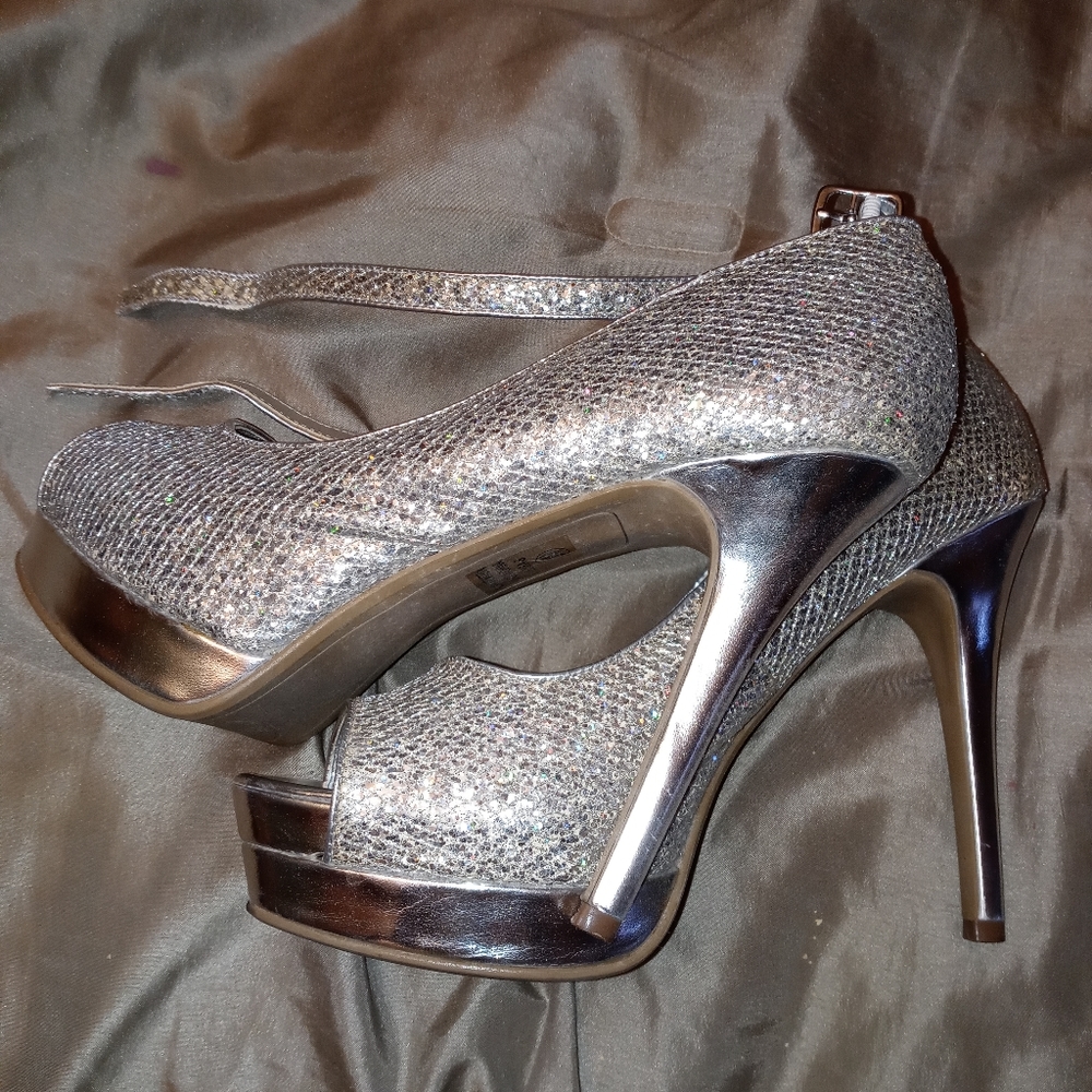 Silver glitter pumps